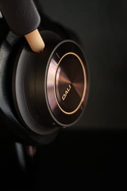 Dali: IO-12 Over-Ear Hoofdtelefoon - Dark Chocolate — thumbnail 14