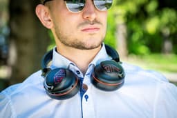 PowerLocus MoonFly Koptelefoon Over-Ear met Active Noise Cancelling, Draadloze Hoofdtelefoon, Voice Assistant Activation - Zwart/Rood — thumbnail 9