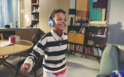 JBL JR 320BT - Draadloze Kinderkoptelefoon - Koptelefoon Kind - Bluetooth - Veilig Volume 85 dB - On ear - Kinder Hoofdtelefoon met Microfoon - 50 uur batterij - Voor Tablet, Laptop, School & Online Les - Roze Paars — thumbnail 11