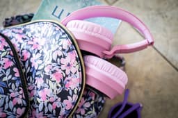 PowerLocus Buddy Draadloze On-Ear Koptelefoon voor Kinderen, LED lampjes, 85db Limiet, met Microfoon, Micro SD poort - Roze — thumbnail 10