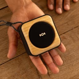 House of Marley Roots bluetooth speaker - Draadloze compacte speaker - Ingebouwde Flesopener - Waterproof - 10 uur Batterijduur - Gemaakt van Duurzame Materialen - Zwart — thumbnail 4