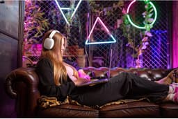 Concept SoundJoy HS4061 - Draadloze hoofdtelefoon voor in de oren - Tot 70 uur afspeeltijd - Bluetooth 5.4 - Snel opladen - Actieve ruisonderdrukking tot 33 dB - Wit — thumbnail 5