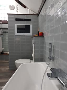 SplashVision® Waterdichte badkamer TV - ESI-22B Android LED Badkamer TV Wit — thumbnail 7
