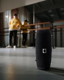 Caliber Bluetooth Speaker - Draagbare speaker - Spatwaterdicht - Microfoon en Belfunctie - 1.800 mAh Accu - Powerbank Functie - Muziek Box (HPG430BT) — thumbnail 5