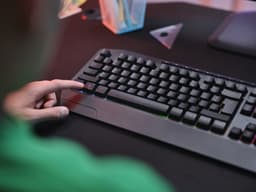 Trust GXT836 Evocx - Gaming Keyboard met Verlichting - RGB-Verlichting - Polssteun - Multimedia toetsen - Qwerty US — thumbnail 9