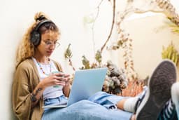 JBL Tune 780NC - Draadloze Noise Cancelling Koptelefoon - Bluetooth - Over-ear - 70 uur batterij - ANC - Wit — thumbnail 4