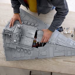 LEGO Star Wars UCS Imperial Star Destroyer - 75252 — thumbnail 15