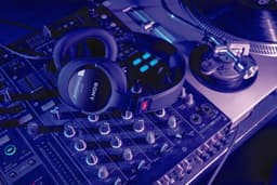 Sony MDR-M1 - Studio koptelefoon met gesloten achterkant - Zwart — thumbnail 14
