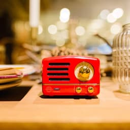 MUZEN OTR Metal - Draagbare FM-radio Bluetooth luidspreker - 10 Uur Speeltijd - Bluetooth Speaker - Draadloze Speaker - Mini Bluetooth speaker - Draagbare speaker - Rood — thumbnail 4