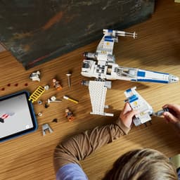 LEGO Star Wars New Republic X-Wing Starfighter™ - 75460 — thumbnail 4