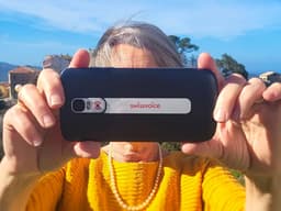Swissvoice S510M Senioren Smartphone Simlockvrij - 4G+ - SOS knop achterop het toestel - Android 12 - Whatsapp — thumbnail 2