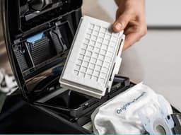 SilenceForce Q5 Ultra 850W – Extreem Stille Stofzuiger met Zak – HEPA Hygiënefilter (Allergievriendelijk) – XL Stofzak – 13m Actieradius – Sterke Zuigkracht voor Parket, Tapijt & Tegels – Inclusief Hardvloer-, Kieren- & Meubelmondstuk – Zwart — thumbnail 2