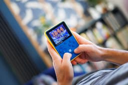 Capcom - Super Pocket Gaming Handheld - 12 Ingebouwde Games - USB C - Compatibel met Evercade cartridges — thumbnail 5