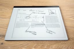 reMarkable® 2 met Marker PLUS en draaibare Grijze hoes met penhouder — thumbnail 7