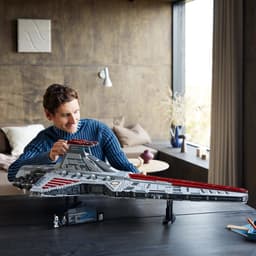 LEGO Star Wars Venator-Class Republic Attack Cruiser - 75367 — thumbnail 3