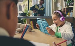 JBL JR 320BT - Draadloze Kinderkoptelefoon - Koptelefoon Kind - Bluetooth - Veilig Volume 85 dB - On ear - Kinder Hoofdtelefoon met Microfoon - 50 uur batterij - Voor Tablet, Laptop, School & Online Les - Roze Paars — thumbnail 5
