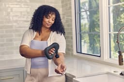 Therabody Theragun Relief – Massage Gun – 3 Opzetstukken – Professioneel Massage Apparaat - Lichtgewicht Massage Pistool — thumbnail 15