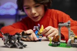 LEGO® Fortnite® Peely en Sparkplugs Kamp - 77075 — thumbnail 2