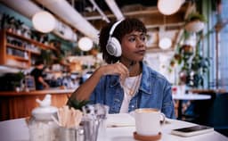 JBL Live 780NC - Draadloze Noise Cancelling Koptelefoon - Bluetooth Over-Ear - 80 uur batterij - Hi-Res Audio - Multipoint - JBL Signature Sound - Zwart — thumbnail 9