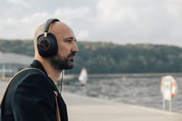 Dali: IO-12 Over-Ear Hoofdtelefoon - Dark Chocolate — thumbnail 12