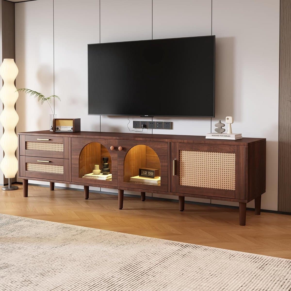 TV-meubel 180 cm breed met LED-verlichting en rieten deuren voor grote televisies — afbeelding 1