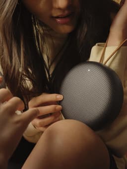 Bang & Olufsen Beosound A1 (2nd Gen) - Antraciet Zwart | Bluetooth speaker buiten | Draagbare speaker | Bluetooth speaker waterproof | Speaker draadloos — thumbnail 17