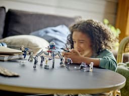 LEGO Star Wars Clone Trooper™ & Battle Droid™ Battle Pack - 75372 — thumbnail 4