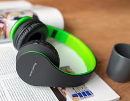 PowerLocus P1 Bluetooth Koptelefoon – Draadloos – Over Ear – Met Microfoon – Inklapbaar - incl. Hoes – Zwart/Groen — thumbnail 2