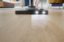 Philips Stofzuiger zonder Zak FC9747/09 - Zuigmond met LED Verlichting - Lang Snoer - Alle Vloertypen - Met HEPA 13 Allergiefilter - Incl 3 Extra Mondstukken - Zwart — thumbnail 4
