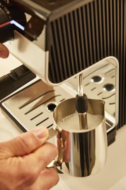 Krups Authentic+ C40 XP384G - Pistonmachine - Inclusief Melkopschuimer - Stijlvol Design - Compact - Geschikt voor Espresso en Latte — thumbnail 3