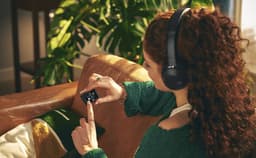 JBL Tour One M3 - Draadloze Noise Cancelling Koptelefoon - Bluetooth - Over-ear - Adaptive ANC - 70 uur batterij - Zwart — thumbnail 5