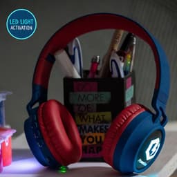 PowerLocus Buddy Draadloze On-Ear Koptelefoon voor Kinderen, LED lampjes, 85db Limiet, met Microfoon, Micro SD poort - Blauw/Rood — thumbnail 12