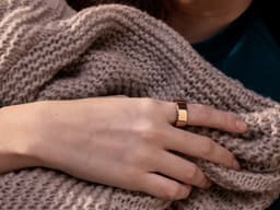 ULTRAHUMAN Ring AIR – Smart Ring | Geen maandabonnement | Bepaal eerst de juiste maat met de Sizing Kit | Slaaptracker - Hartslagmeter - Fitnesstracker – Air Gold – Size 7 — thumbnail 10