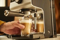 Krups Authentic+ C40 XP384G - Pistonmachine - Inclusief Melkopschuimer - Stijlvol Design - Compact - Geschikt voor Espresso en Latte — thumbnail 2