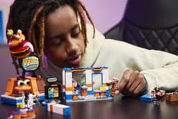 LEGO® Fortnite® Durrr Burger Restaurant - 77076 — thumbnail 2