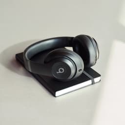 Beats Studio Pro Wireless-koptelefoon – Zwart — thumbnail 4