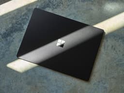 Microsoft Surface Laptop 4 Intel® Core™ i7 i7-1185G7 34,3 cm (13.5") Touchscreen 16 GB LPDDR4x-SDRAM 256 GB SSD Wi-Fi 6 (802.11ax) Windows 10 Pro Zwart — thumbnail 1