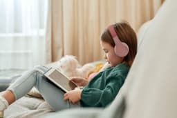 PowerLocus P1 Kids Kinder Koptelefoon Draadloos - Koptelefoon voor kinderen - Veilig volume van 85 dB - Bluetooth Hoofdtelefoon - Met microfoon - incl. Premium Case - Roze — thumbnail 7