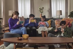 Nintendo Switch Lite - Coral — thumbnail 5