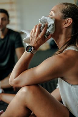 Polar Vantage M3 Multisport Smartwatch - Greige/goud - S en M/L — thumbnail 7