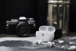 Beats Studio Buds - Draadloze ruisonderdrukkende oortjes - Wit — thumbnail 10
