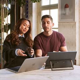 Portable Monitor Full HD USB-C - 15.6 Inch Inclusief Hoes - Met Speakers - Plug en Play - Draagbare monitor - Draagbaar scherm - Draagbare monitor voor laptop - draagbaar scherm voor laptop - portable beeldscherm - USB Monitor — thumbnail 3