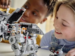 LEGO Star Wars AT-TE Walker Verstelbaar Model met Clone Troopers en Droid Figuren - 75337 — thumbnail 24
