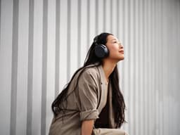 Sennheiser MOMENTUM 4 Wireless - Draadloze over-ear koptelefoon met Noise Cancelling - 60u batterij - Snelladen – 4 Microfoons - Zwart — thumbnail 5