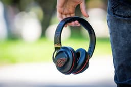 PowerLocus MoonFly Koptelefoon Over-Ear met Active Noise Cancelling, Draadloze Hoofdtelefoon, Voice Assistant Activation - Zwart/Rood — thumbnail 11