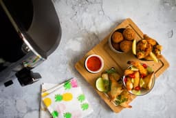 FRITEL Airfryer SnackTastic® 5804 – Airfryer / Heteluchtfriteuse 3,2L – 1450W – Voor 2-5 Personen – Digitaal Touchscreen – 8 Programma’s – Compact – Soft Leder Look – Zwart — thumbnail 9