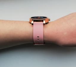 Belesy® SMART - Smartwatch Dames - Smartwatch Heren - Horloge - Bluetooth Bellen - Stappenteller - 1.3 inch - Kleurenscherm - Full Touch - Goud - Roze - Siliconen - Moederdag — thumbnail 7