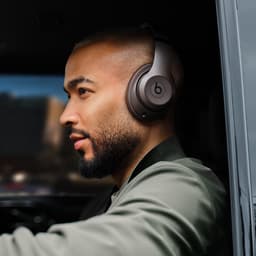 Beats Studio Pro Wireless-koptelefoon – Diepbruin — thumbnail 2