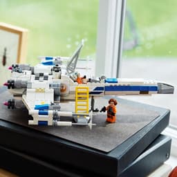 LEGO Star Wars New Republic X-Wing Starfighter™ - 75460 — thumbnail 5