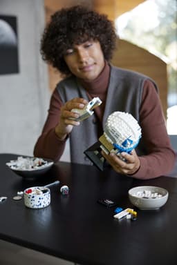 LEGO Star Wars Captain Rex Helm Set voor Volwassenen, The Clone Wars Collectible - 75349 — thumbnail 2